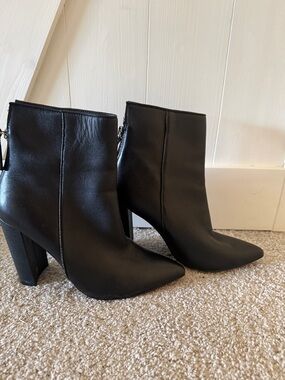 Steven Madden  Trista Black Leather Pointed Toe Block Heel Ankle Boots 7.5